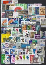 Frankreich 100 verschiedene postfrische Marken, 4 Blöcke und 2 MH aus 1993-1996