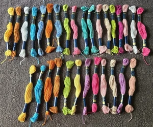 (30) Iris Bastelgarn Strang Menge 30 Mehrere Farben Neu Je 10 Yards  - Bild 1 von 8