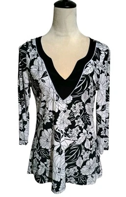 Топ стрейч Suzie In The City рукав 3/4 размер средний черно-белый с цветочным рисунком V-образный вырез - Изображение 1 из 4