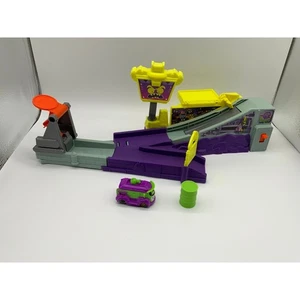 Fisher-Price Batwheels Zoom Launching HQ Playset - Picture 1 of 2