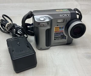 Sony MVC-FD90 Digital Mavica Still Camera Movie Battery & Charger TESTED WORKING - Picture 1 of 13