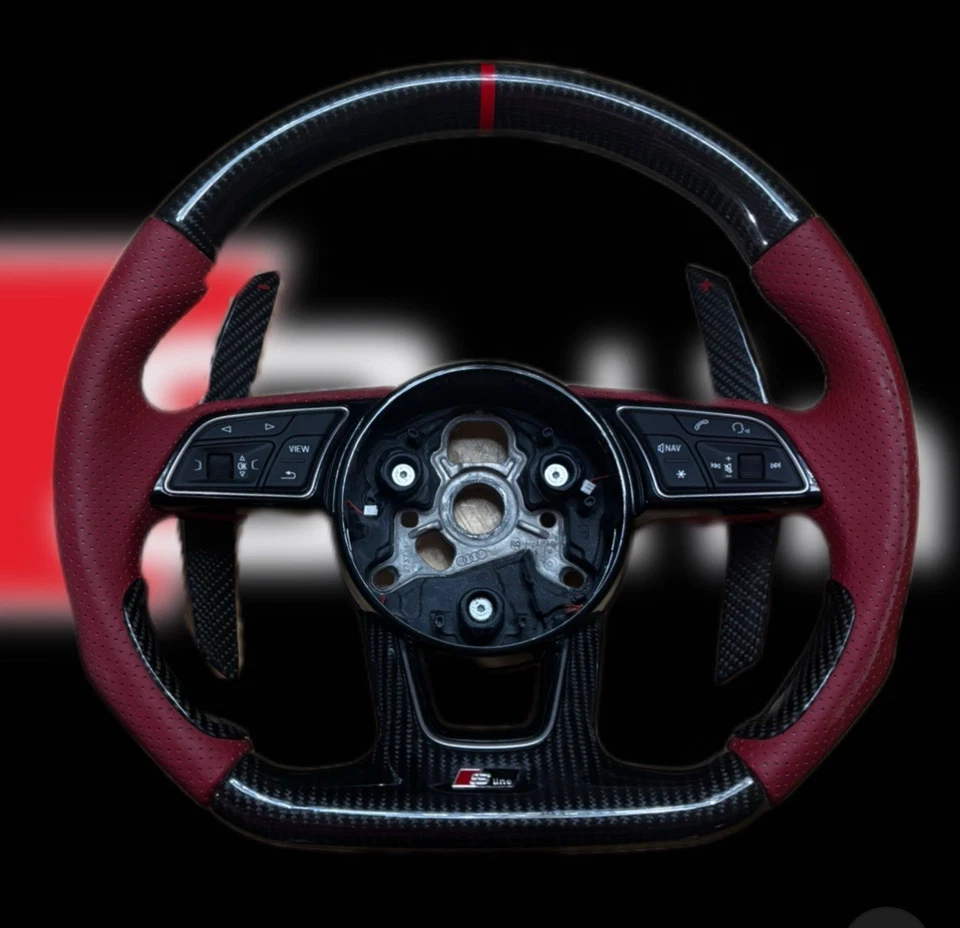 Volante Audi de fibra de carbono personalizado (fondo plano) Foto 1 de 4