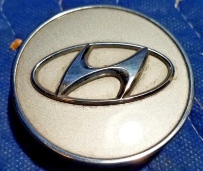 Hyundai Azera Elantra Santa Fe 70797 2006-2020 tapa central plateada OEM 529602S250 Foto 1 de 4