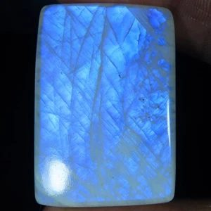 natural RAINBOW MOONSTONE cushion cabochon gemstone 75.75 Cts. (25 x 36 x 07 mm) - Picture 1 of 6