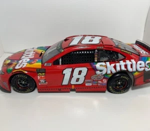 2019 #18 Kyle Busch Skittles Spring Bristol Win 1/24 Action NASCAR Diecast - Picture 1 of 8