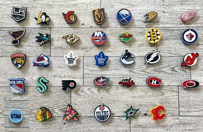 Dijes compatibles NHL que se adapta a Crocs/Paja Toppers Foto 1 de 4