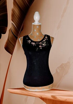 Camiseta sin mangas MICHELLE NICOLE LENTEJUELAS tejida negra rosa floral bordada para mujer pequeña Foto 1 de 4