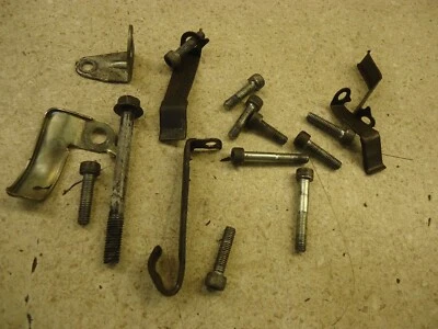 84 Yamaha Virago XV700 LADO DERECHO MOTOR EMBRAGUE CUBIERTA PERNOS TORNILLOS ACCESORIOS OEM Foto 1 de 4