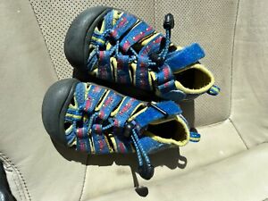 Keen toddler waterproof shoe size 9 car pattern blue