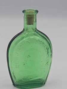 Botella amarga de vidrio verde oscuro vintage Benjamin Franklin hecha en Taiwán 3" - Imagen 1 de 6