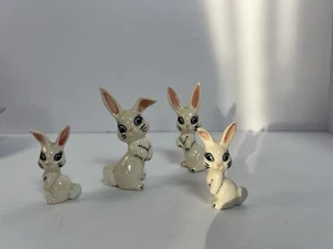 4 Vintage Hasen Osterhasen kleine Figuren Porzellan weiß Gruselhasen - Bild 1 von 15