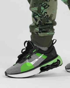 NIKE AIR MAX 2021 (GS) NERO/CROMATO VERDE STRIKE.TAGLIA UK-5_5.5-6 - Foto 1 di 6