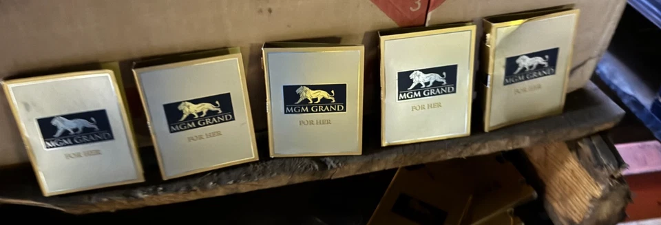 Perfume MGM GRAND FOR HER tamaño muestra nuevo en caja lote de 5 ¡NUEVO! Foto 1 de 1