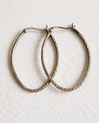 Pendientes de aro ovalados de ley con corte de diamante vintage de 1,5" 5 g Foto 1 de 4