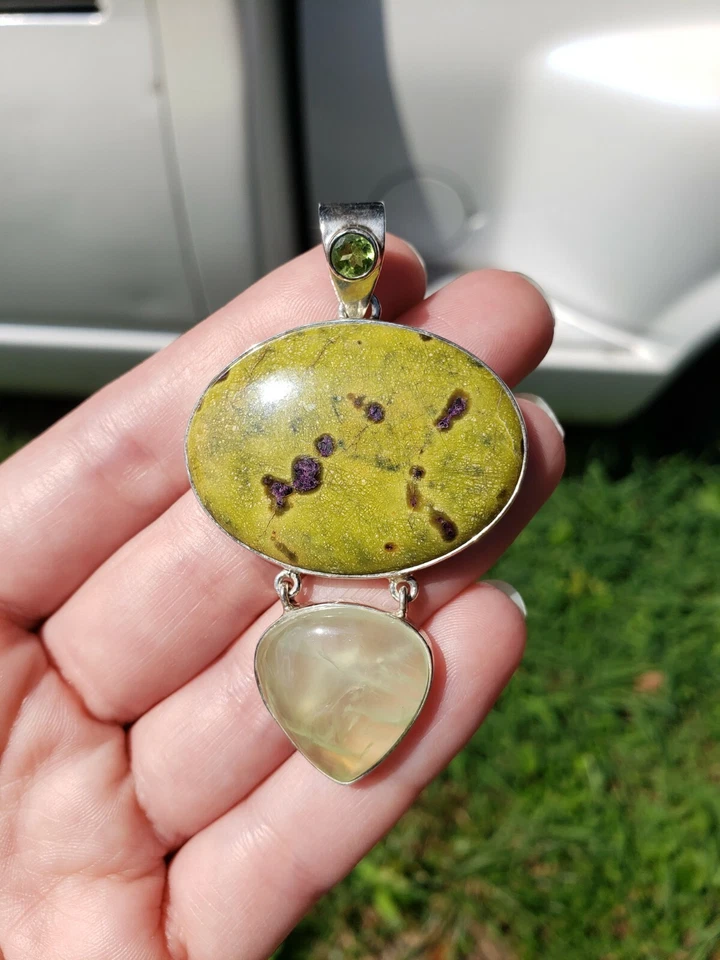 Green turquoise and sterling silver pendant - Image 1 of 4