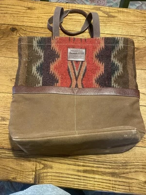 Bolso de Mano Pendleton de Lana Borde de Cuero Azteca del Suroeste con Borde Inferior de Lona Foto 1 de 4