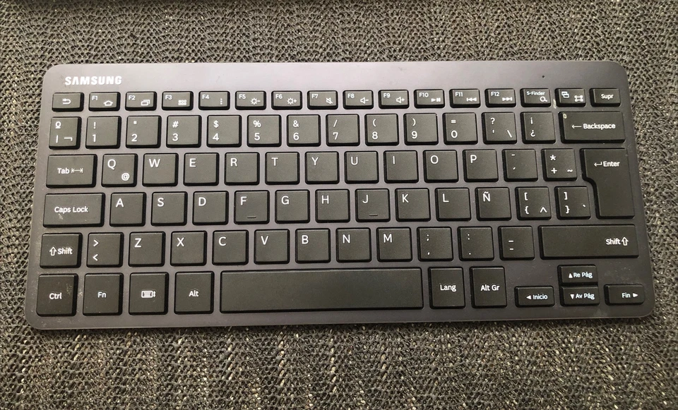 Samsung Model EE-BT550 Wireless Bluetooth Keyboard, No Power USB cord, Tested. - Image 1 of 3