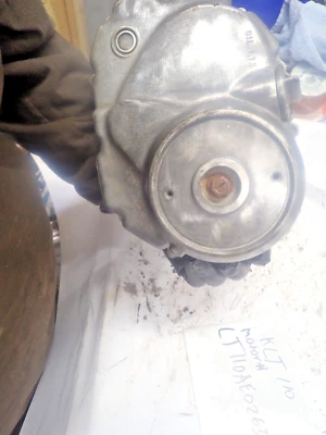 Cubierta de embrague lateral del motor Kawasaki KLT 110 1985 Foto 1 de 4