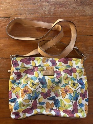 Cartera de mano colorida con estampado de mariposas RELIC Foto 1 de 4