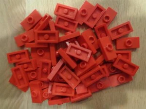 Menge 50 rote LEGO 2x1 modifizierte Platten mit einem Noppen ~ Pullover ~ Teil 3794 - Bild 1 von 1