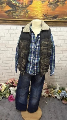Chicos Conjunto 8-9 Yo Chaleco Camuflaje, Levis 501 Denim Next Camisa Polo a Cuadros Largos Foto 1 de 4