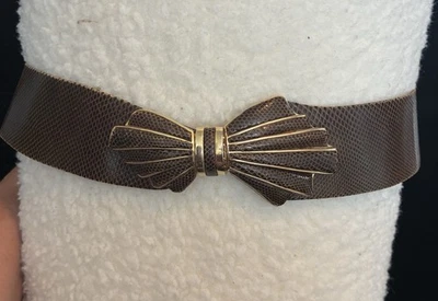 Cinturón de cuero ajustable Judith Leiber. Con cierres de oro. Foto 1 de 4