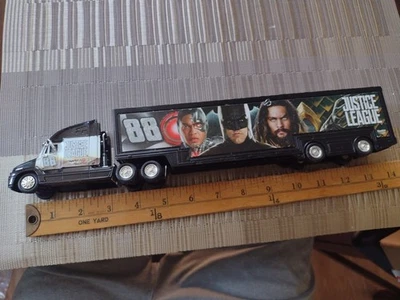 Camión Lionel Nascar Authentics 1:64 #24 #88 Liga de la Justicia. B42 Foto 1 de 4