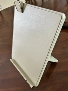 Fellowes Lightweight Plastic iPad Kindle Stand 9" X 12" Plus Clip - Picture 1 of 11