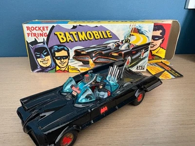 1966 Corgi Batmobile Gloss Black 267 + 1976 Corgi 925 Batcopter 2nd version - Image 1 of 4