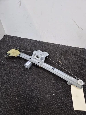 Leve vitre electrique avant droit RENAULT CLIO 4 PHASE 2 807205569R - Photo 1/4