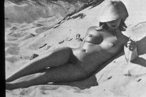 DDR  DIA  -  Akt   - Frau -  Kunst - Ostsee- schwarz /weiß Glasdia - Bild 1 von 1