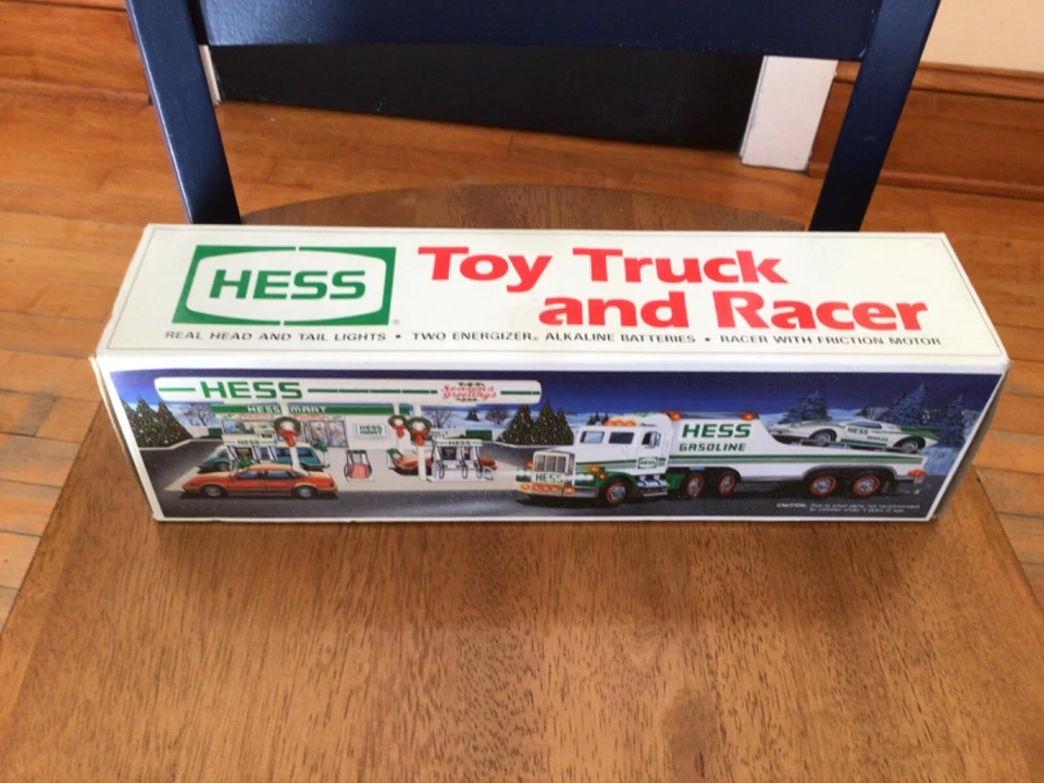 Camión de carreras Hess 1991 con auto nuevo en caja embalaje original luces de trabajo en camión Foto 1 de 4