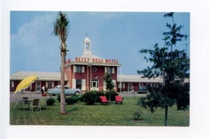 Fayetteville NC Red Chairs Motel Old Cars Postcard - Bild 1 von 1