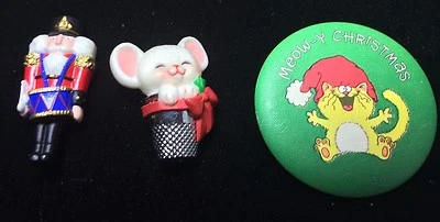 Prendedores de Navidad vintage con sello de plástico años 80 joyería navideña gato ratón soldado Foto 1 de 4