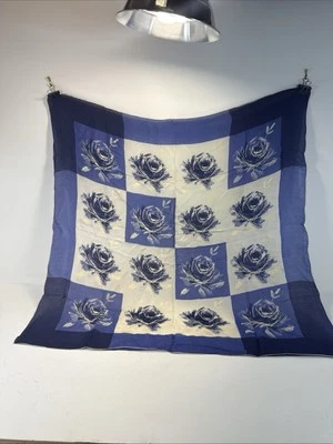 Bufanda de seda pura Vera vintage protegida a mano EE. UU. Foto 1 de 4