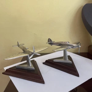 Fine Pewter Spitfire and Hurricane By English Miniatures On Wood Plinth 10.5cm - Picture 1 of 14
