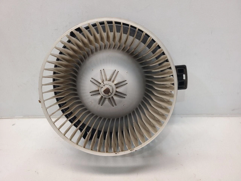 2001-07 Toyota Highlander Front Blower Motor - Manual Temp Control - Image 1 of 4