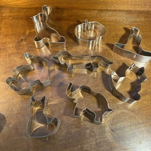 Lot of 8 Cookie Cutters Assorted Shapes Variety pack - Picture 1 of 8