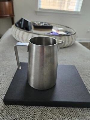 JARRA CREMA CONTEMPORÁNEA ZACK ACERO INOXIDABLE 18/10 ALEMANIA Foto 1 de 4