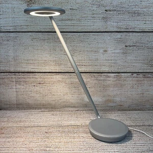 Pablo Designs Pixo Lampada da Scrivania LED con Porta di Ricarica USB in Bianco 4/2020 - Foto 1 di 14