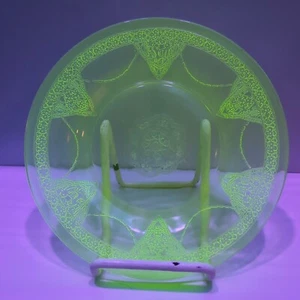 Vintage Federal Glass Georgian Lovebirds Plate Green Uranium 8.5" - Picture 1 of 9