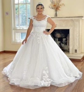 Plus Size Wedding Dresses Short Sleeves Lace Appliques White Ivory Bridal Gowns - Picture 1 of 9