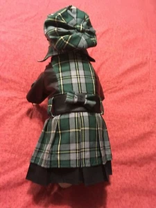Grün kariertes und Kunstleder Outfit für kleinen Hund mit Kappe - Bild 1 von 4
