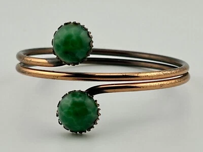 Браслет ручной работы из зеленой медной проволоки с камнями диаметром 1⁄2 дюйма - Изображение 1 из 4