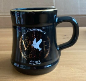 PRINKNASH - V.E. DAY 40th ANNIVERSARY 8th MAY 1985 - COMMEMORATIVE CUP - Picture 1 of 4