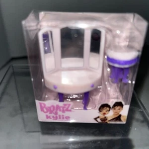 Bratz X Kylie Jenner Serie 2 VANITY MInI Vanity für Mini Puppe - Bild 1 von 8