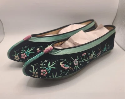 Zapatillas antiguas chinas de terciopelo negro bordado de seda de los años 20 zapatos pájaros flores Foto 1 de 4