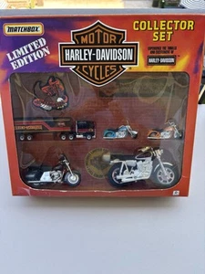 HOT WHEELS HARLEY DAVIDSON SOFTAIL MOTORCYCLE 1:10 DIECAST 21360 NIB - Picture 1 of 10
