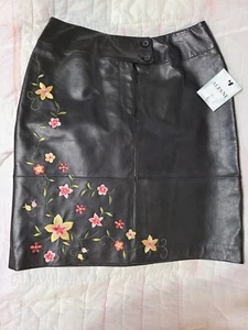 Alfani Leather Mini Skirt NEW Sz 2 Black W/ Floral Embroidery  Boho Flirty - Picture 1 of 7