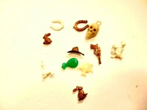 mixed lot of 11 plastic charms - Picture 1 of 7